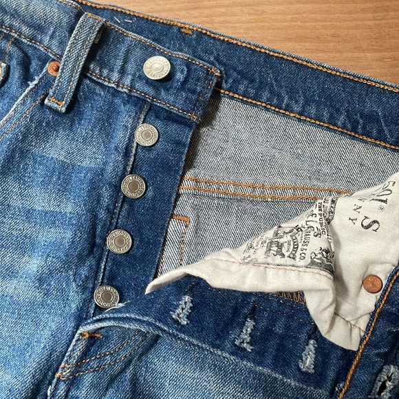 Levi’s 501s Medium Wash Jeans - Picture 6 of 11